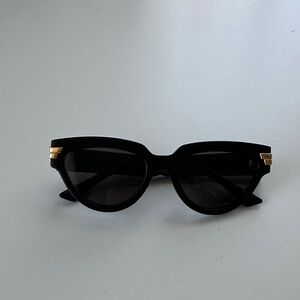 Bottega Veneta Cat Eye Sunglasses Style BV1035S